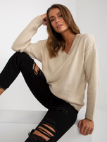 Hurtownia Beżowy dzianinowy sweter klasyczny RUE PARIS
