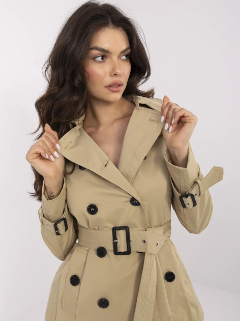 Camelowy dwurzędowy trencz z paskiem