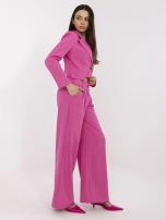Fuksjowy damski garnitur z krótką marynarką