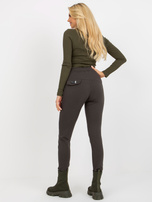 Hurtownia Khaki dresowe spodnie basic z wiązaniem 