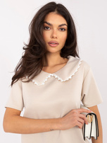 Beżowa mini sukienka z koronką przy dekolcie