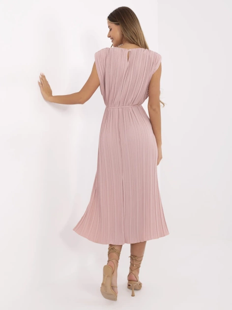 Brudnoróżowa plisowana sukienka na lato