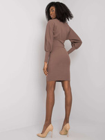 Jasnobrązowa sukienka prążkowana Leticia RUE PARIS