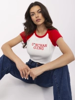 Ecru-red t-shirt with contrasting sleeves.