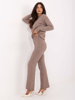 Ciemnobeżowy sweterkowy komplet ze spodniami 