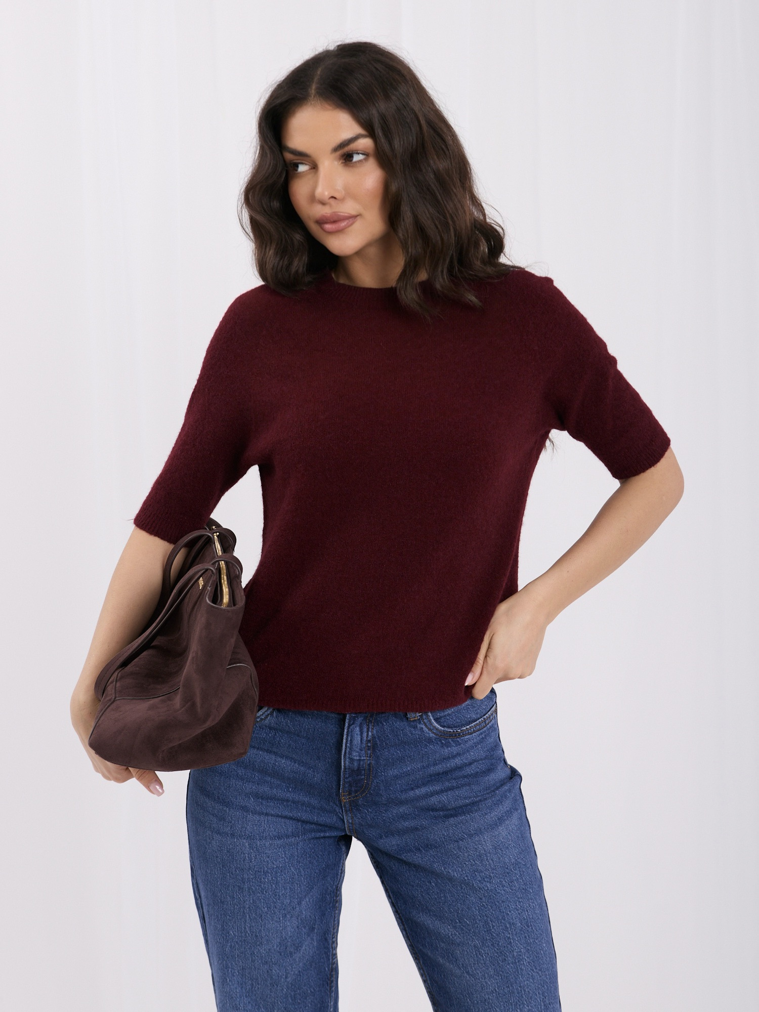 Burgundy basic sweater with short sleeves.