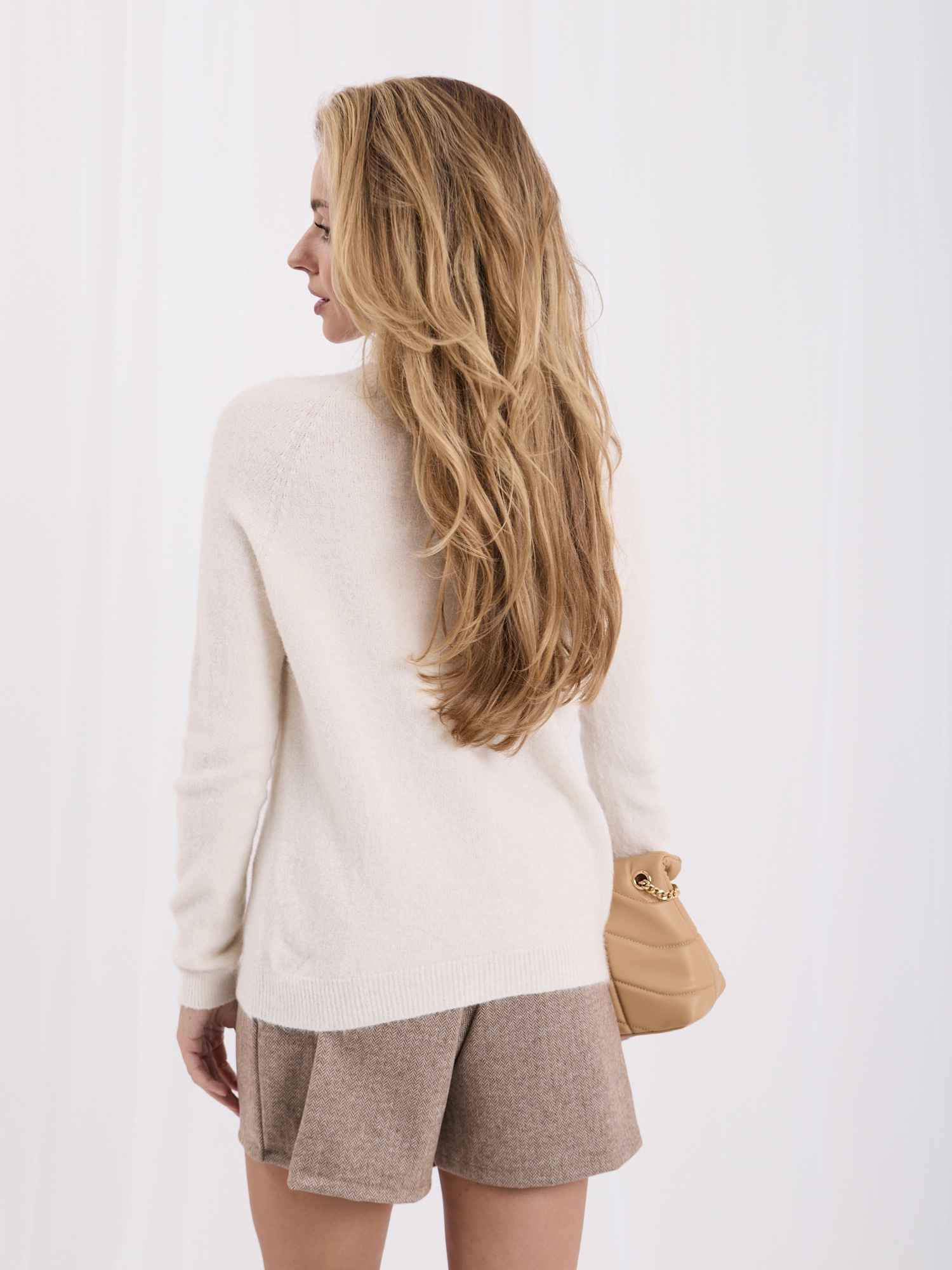 Hellebeige Basic-Pullover mit Baby-Alpakawolle.