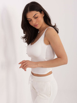 Ecru krótki top z koronkowym wykończeniem