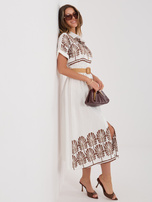 Brązowa letnia sukienka z plecionym paskiem 