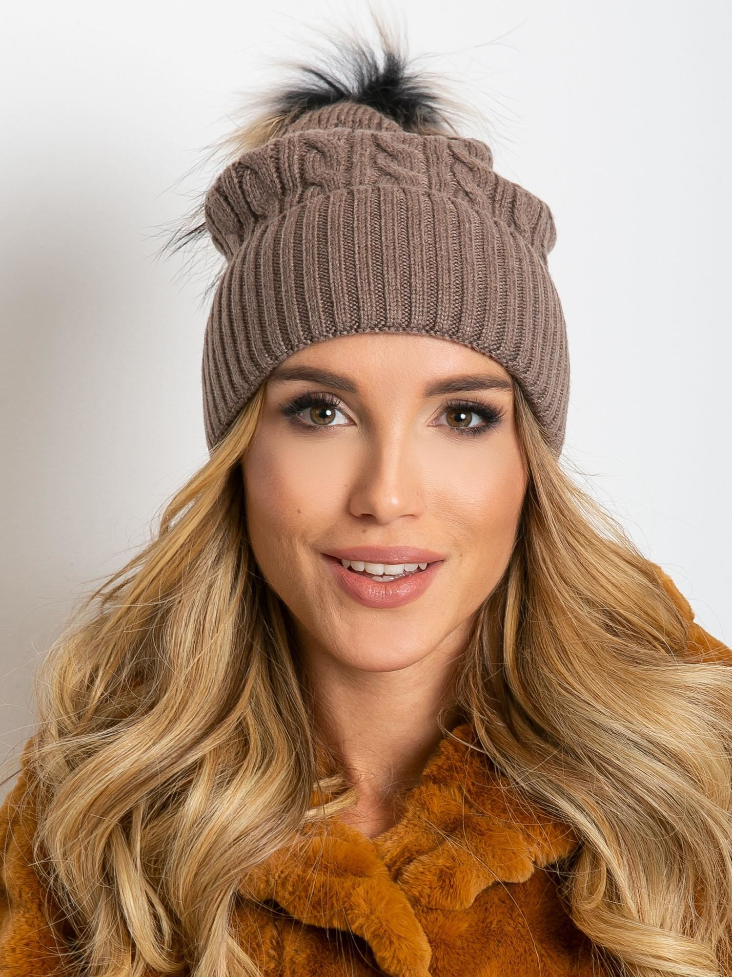 Dark beige hat with ribbing and fur pompom 
