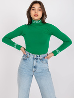 Zielona bluzka dopasowana z napisami Yarina