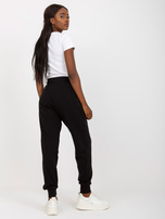 Hurtownia Czarne dresowe spodnie basic z kieszeniami 