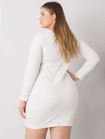 Ecru sukienka plus size z kieszeniami Alessia