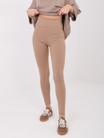 Ciemnobeżowe prążkowane legginsy z napisem z tyłu