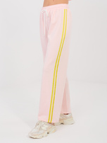 Pastelowy różowy komplet z kontrastowymi lampasami RUE PARIS 