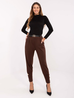 Ciemnobrązowe zwężane spodnie dresowe z paskiem