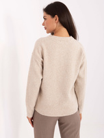 Beige Damenpullover mit Bärenapplikation.