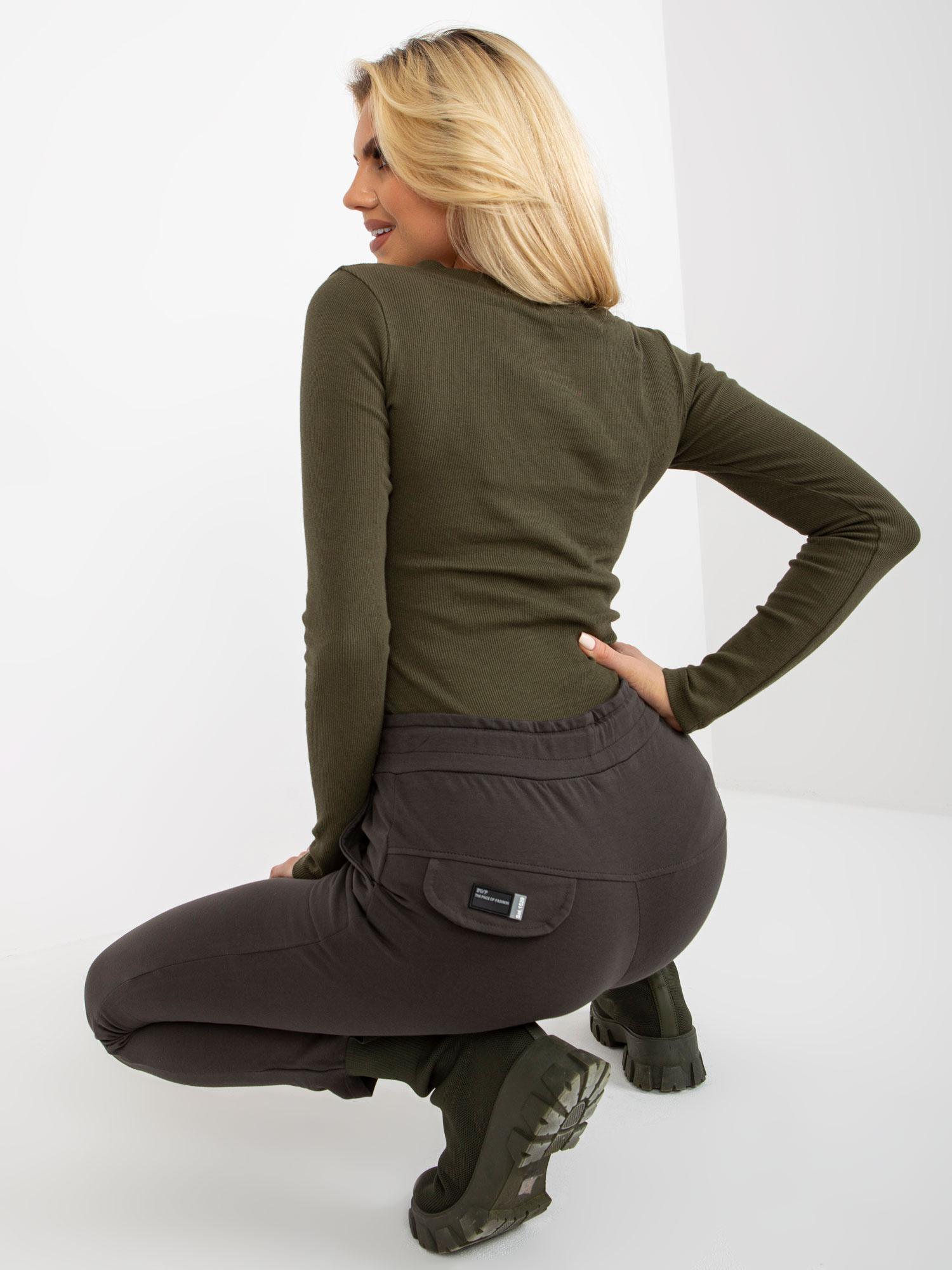 Wholesale Khaki basic sweatpants with drawstring.