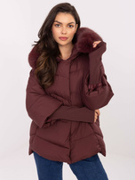 Bordeauxfarbene Winterjacke mit Steppung.
