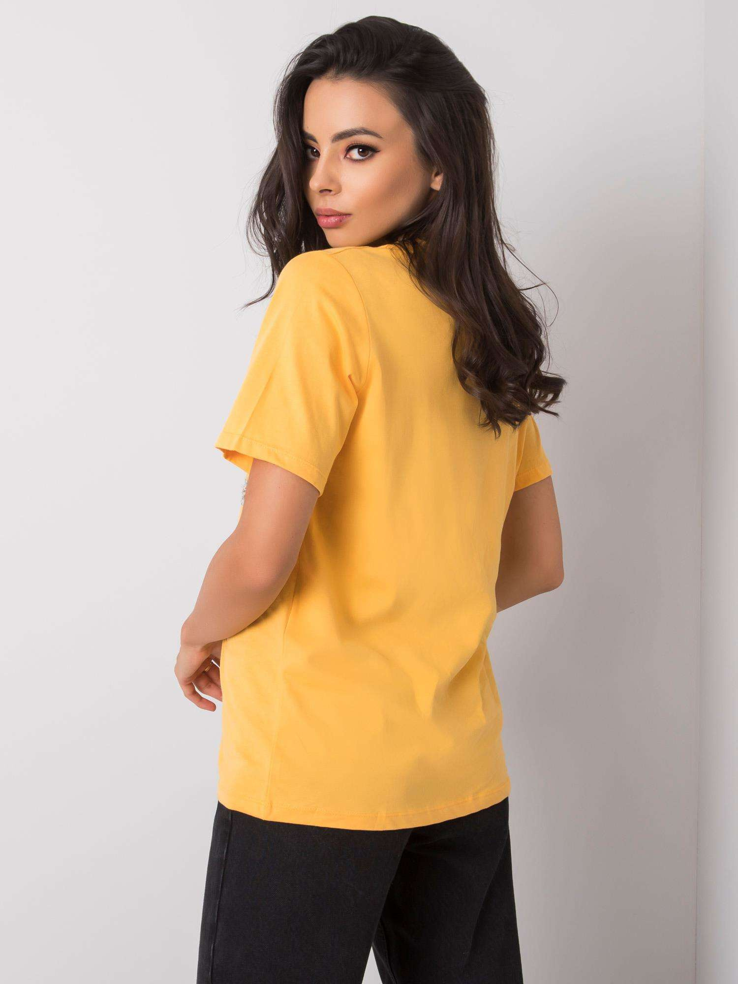 Jasnopomarańczowy t-shirt z napisem Nikki