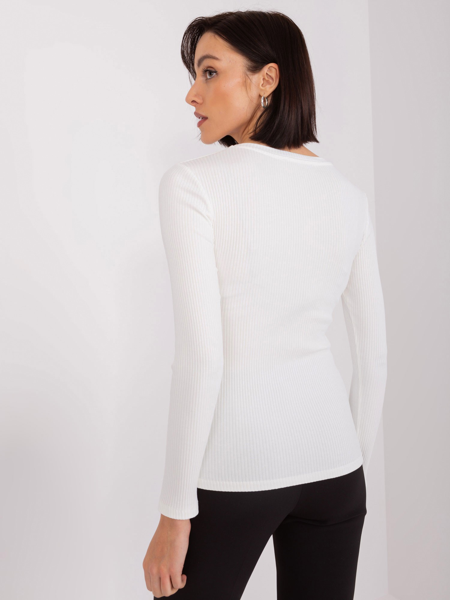 Hurt Ecru angepasstes Basic-Oberteil mit langen Ärmeln BASIC FEEL GOOD.