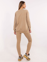 Hurtownia Ciemnobeżowy komplet z legginsami w prążek