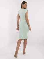 Pistacjowa dopasowana sukienka bez rękawów 