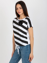 Hurt Biało-czarna damska bluzka w paski z kwiatem 