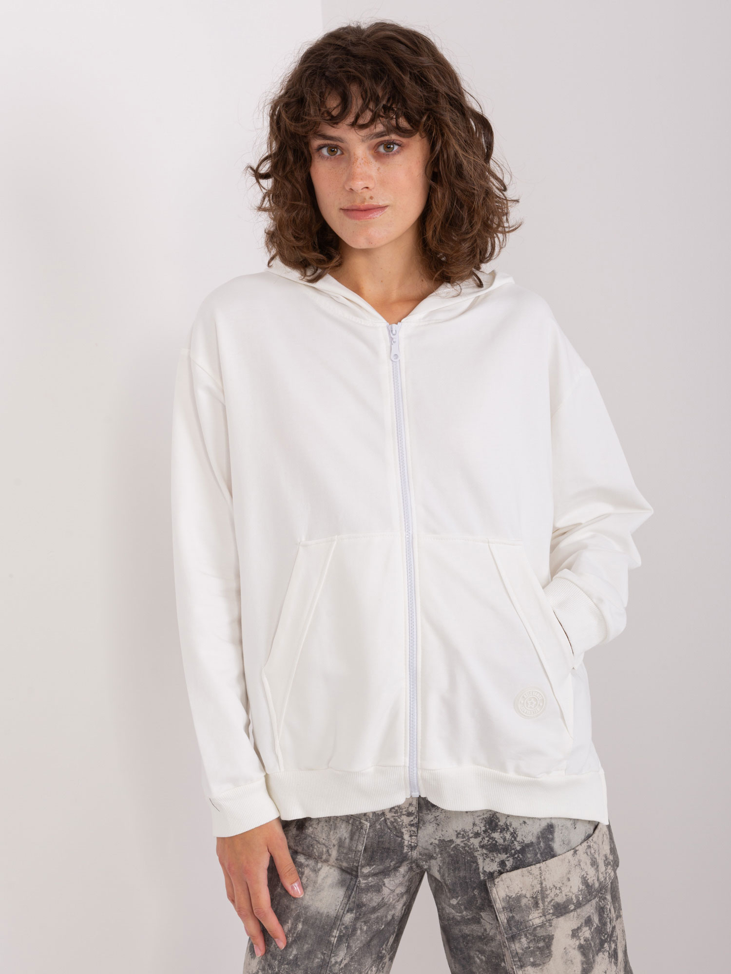 Hurtownia Ecru bluza damska z kapturem