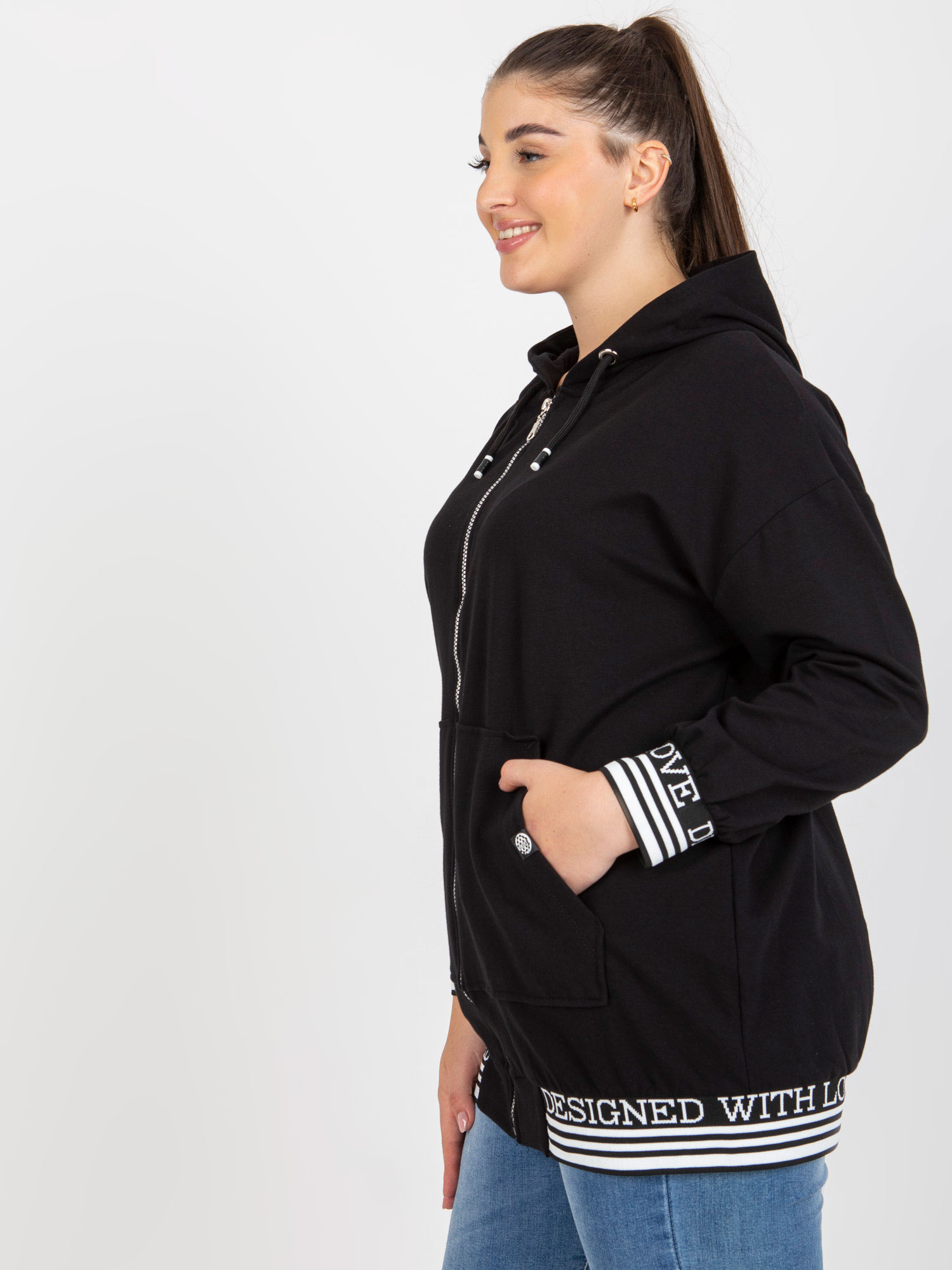 Czarna damska rozpinana bluza plus size z kapturem