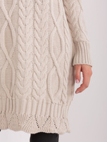 Hurtownia Jasnobeżowa sukienka oversize z dzianiny w warkocze RUE PARIS