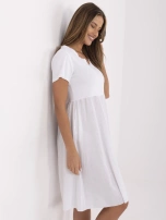 Biała letnia sukienka z dekoltem V