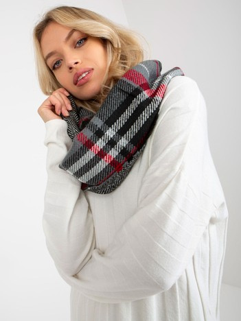 Hurt gray-red warm scarf with checkered print.