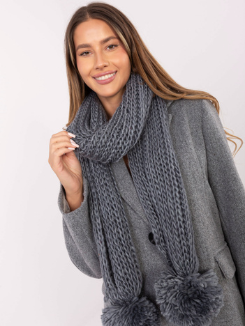 Szary zimowy szal o grubym splocie  