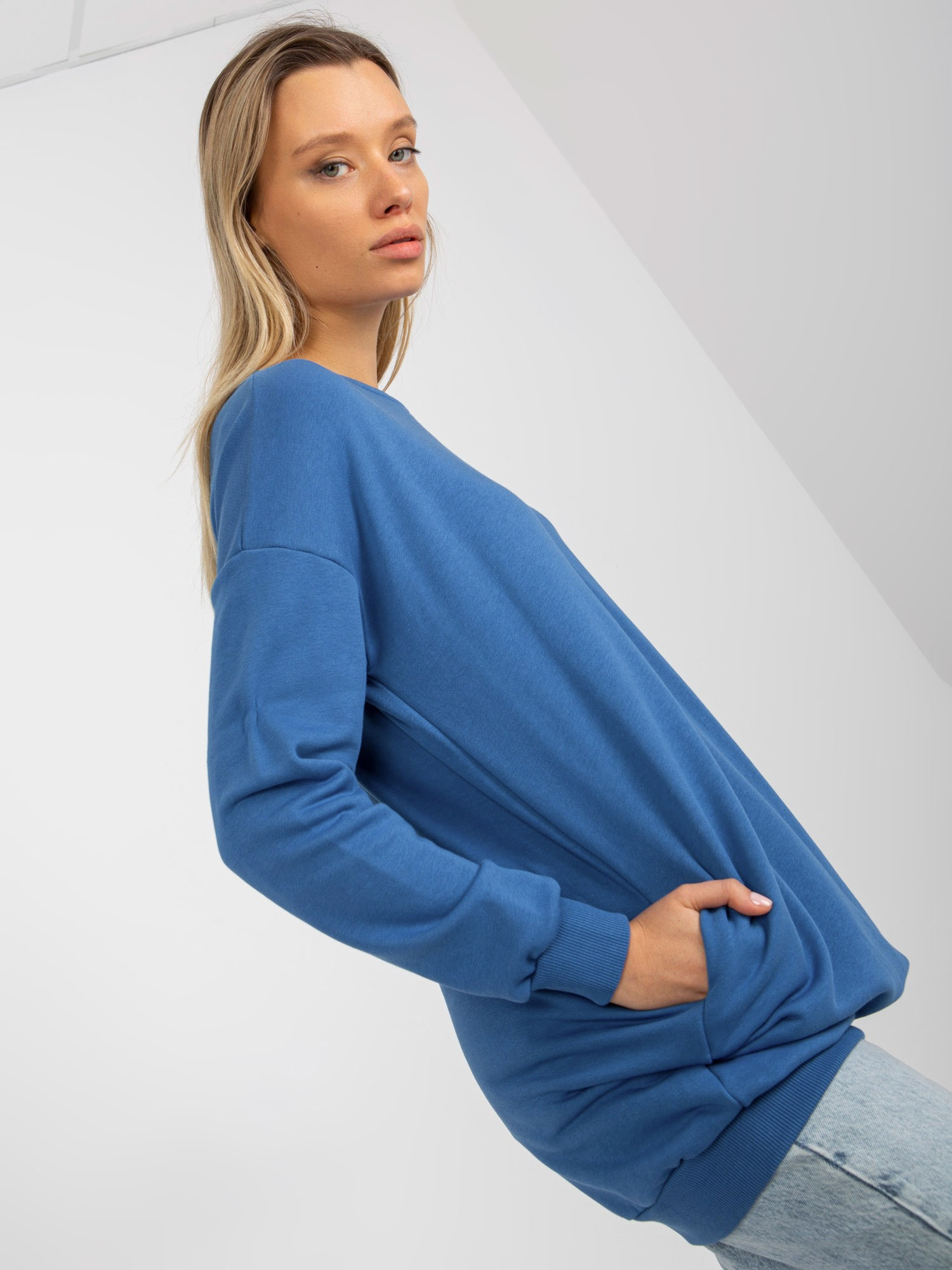 Ciemnoniebieska długa bluza basic z okrągłym dekoltem