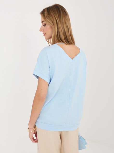 Jasnoniebieska bluzka basic z dekoltem V RUE PARIS