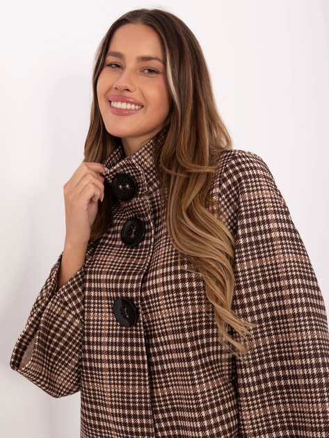 Jasnobeżowo-brązowy płaszcz z dużymi guzikami