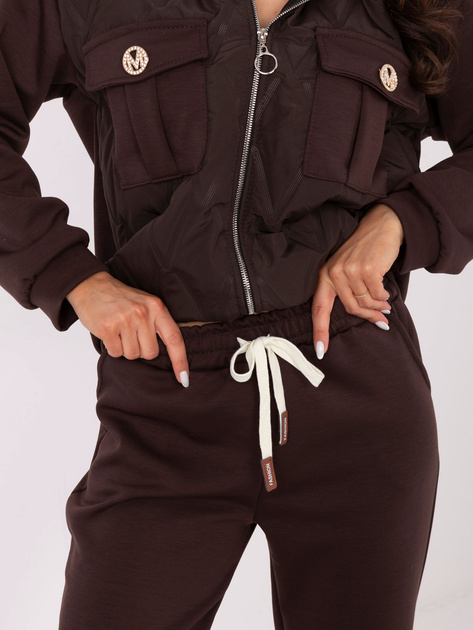 Ciemnobrązowy casualowy komplet z broszkami