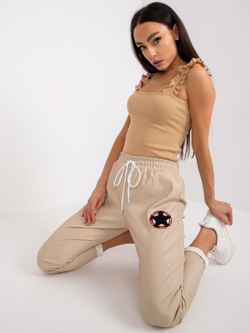 Béžové kalhoty z eko kůže s kapsami Lana.