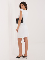 Ecru koktajlowa sukienka bez rękawów