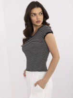 Czarna dopasowana bluzka w paski