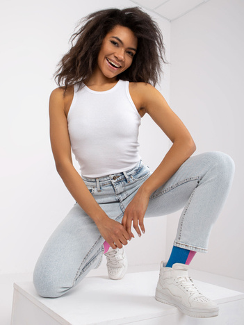 Jasnoniebieskie spodnie mom jeans Lotta