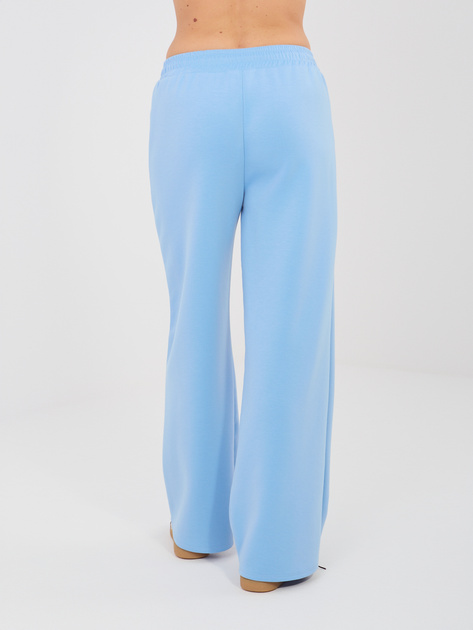 Pastelowy niebieski komplet z prostymi spodniami RUE PARIS