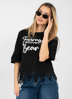 Czarna bawełniana bluzka z napisami