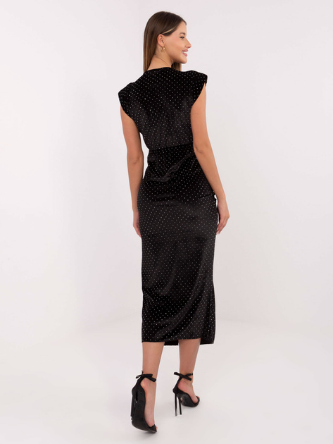 Czarna wieczorowa sukienka z dżetami