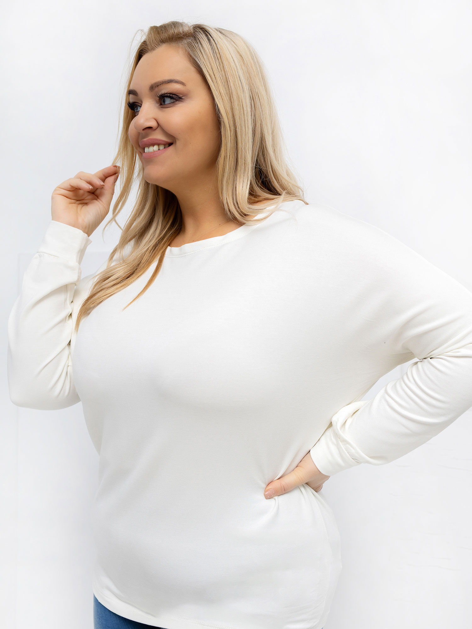 Ecru bluzka plus size z miękkiego materiału 