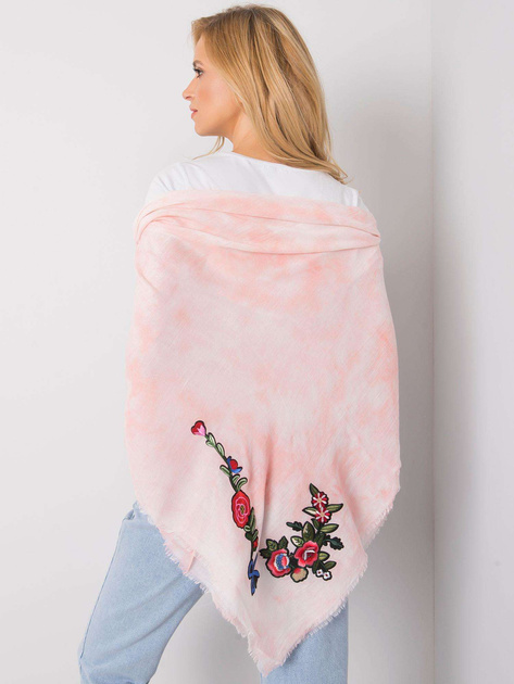 Różowa chusta z naszywkami