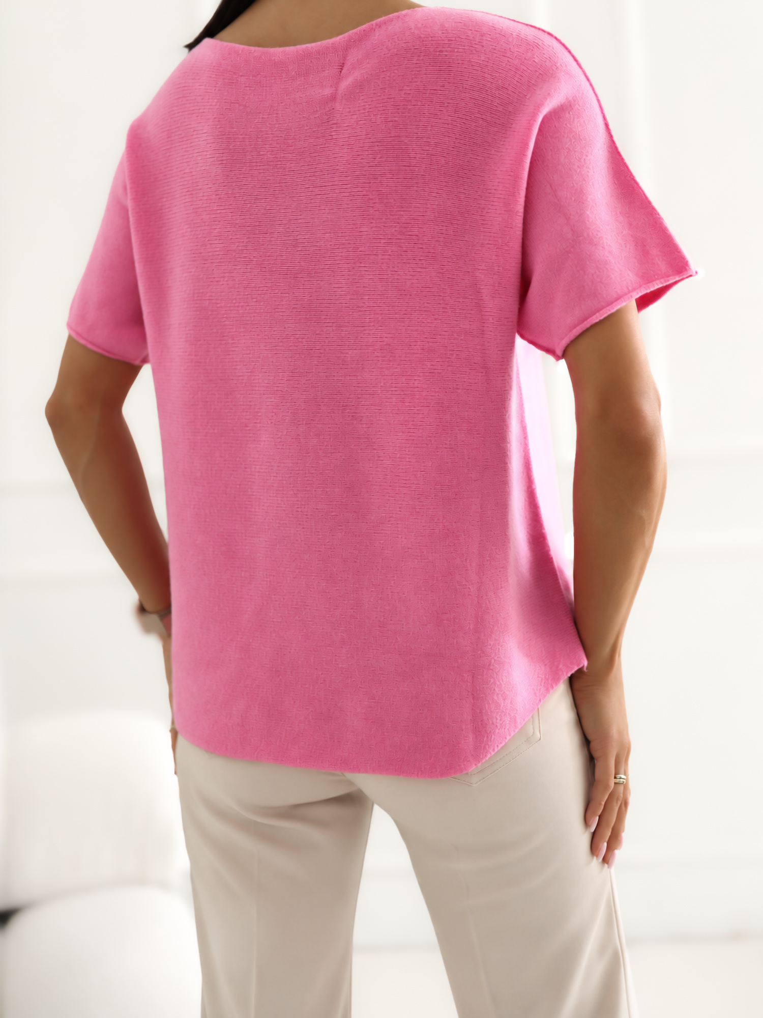 Rosa Damen Basic Pullover mit kurzem Arm.