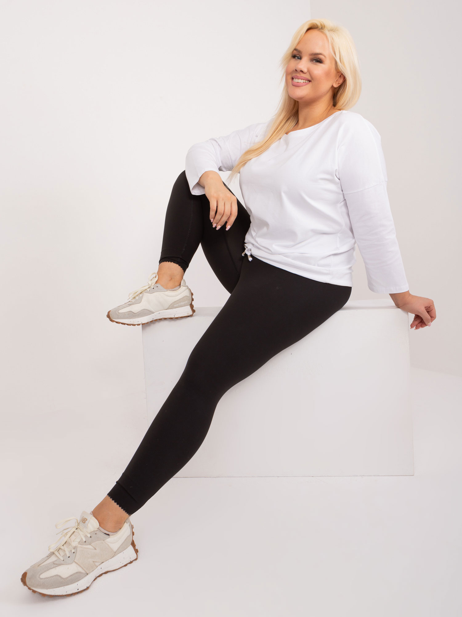 Bílá bavlněná blůza plus size Sandy.