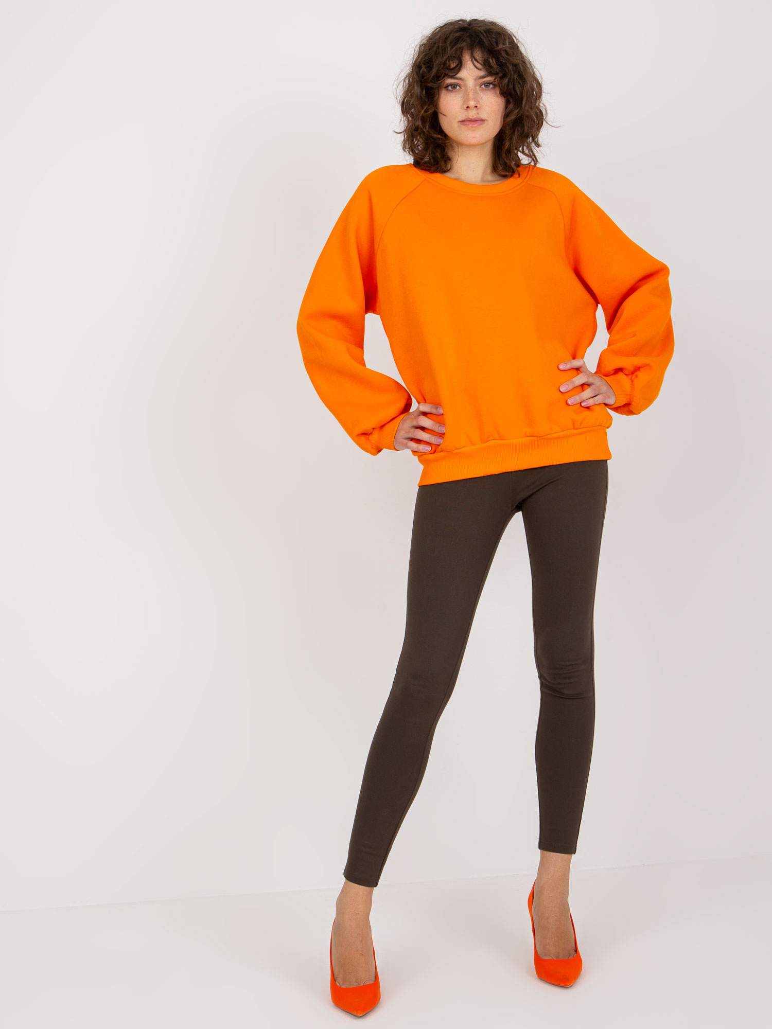 Pomarańczowa dresowa bluza basic z okrągłym dekoltem